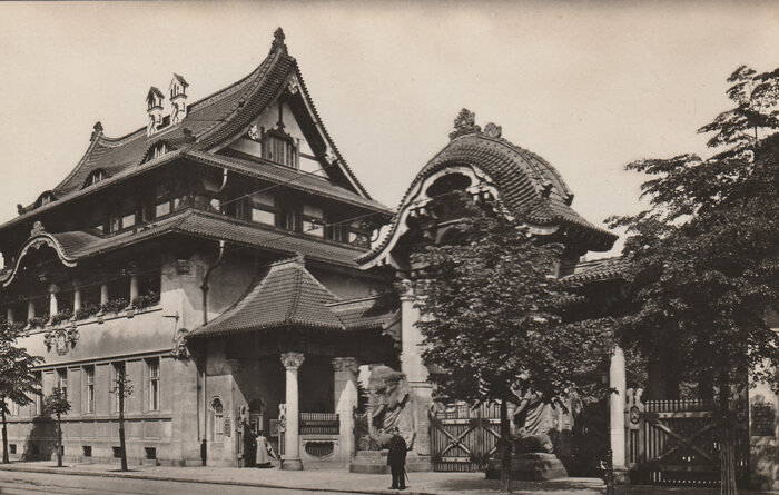 [Translate to English:] Historisches Foto: Elefantentor